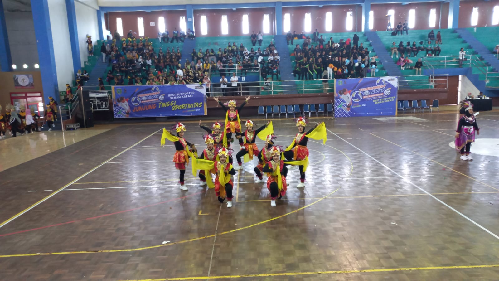 Best Suporter Senam Kreasi Semarakkan Tournament Bola Voly Piala Walikota Tahun 2023
