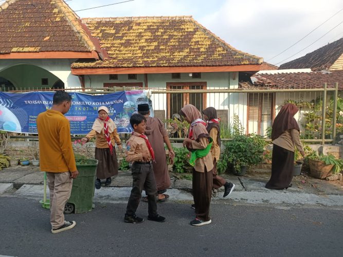 KERJA BAKTI BERSAMA SEKOLAH DASAR ISLAM TERPADU 'ÁISYAH UMMUL MU'MININ