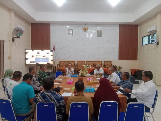 rapat persiapan kunjungan volunteer Worldpackers di Kelurahan Rejomulyo.