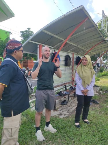 Kunjungan Massimillano asal Italia ke SSB Garuda Putra, Kelurahan Rejomulyo.