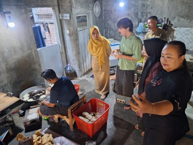 Kunjungan Uriel di UMKM KripikTempe "Gurih Jaya" Kelurahan Kelun