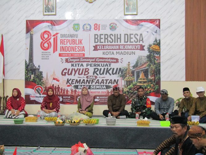 Bersih Desa Kelurahan Rejomulyo dan Kirab Gunungan