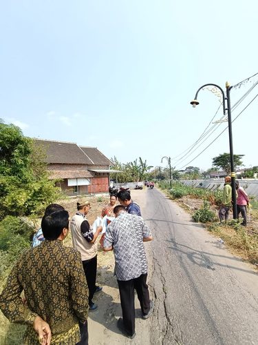 PENGUKURAN BATAS TANAH WARGA DI KELURAHAN REJOMULYO